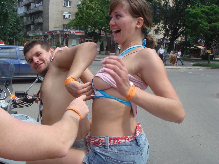 Boobs In Public Videos dickdrainers free mature showing tits