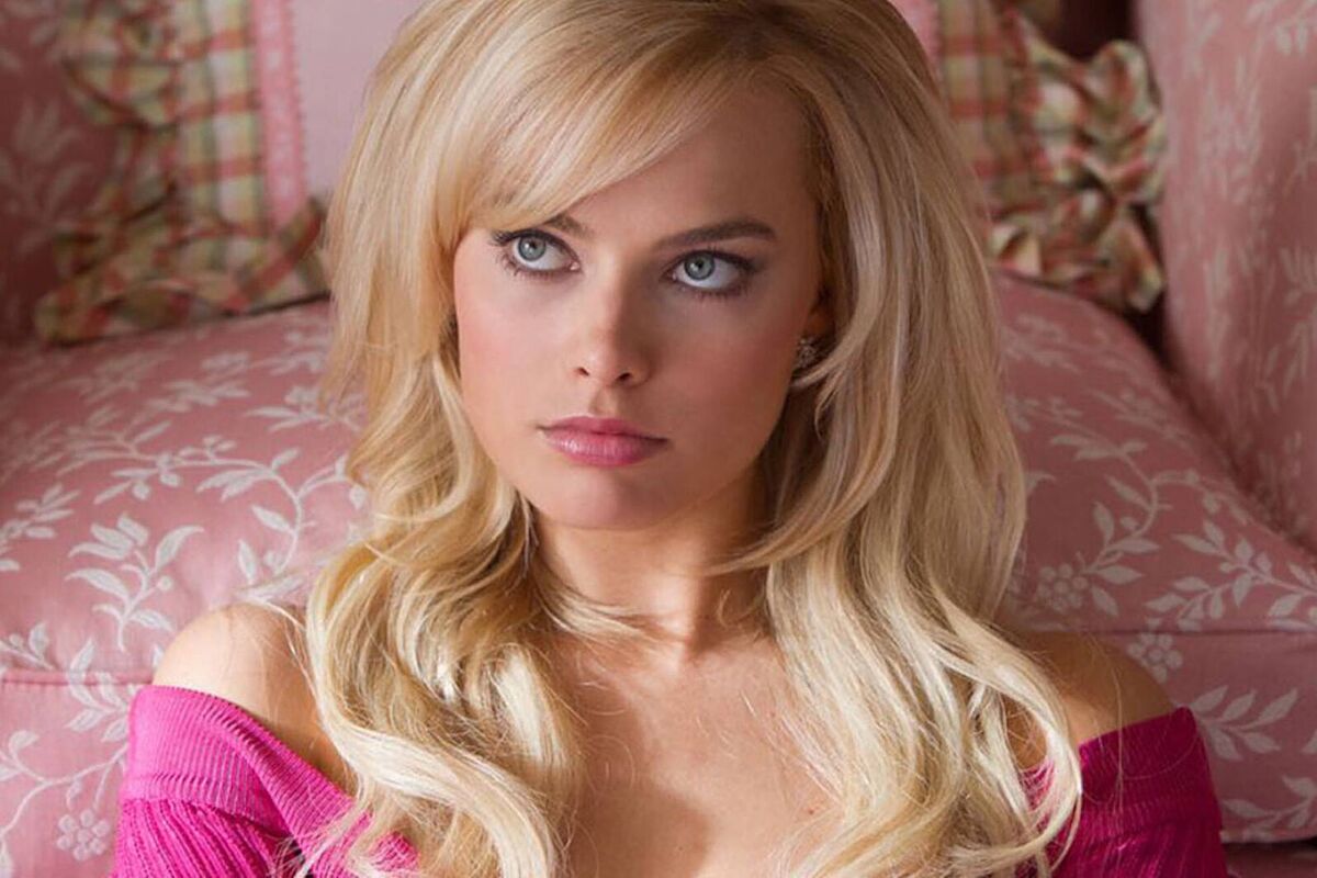 ali khosh recommends wolf of wall street nude della wilson add Downblouse voyeur photo