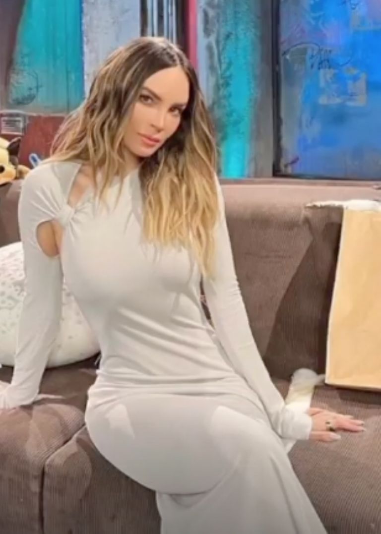 annabel clements recommends porn belinda curtis keogh add Leabian fisting photo